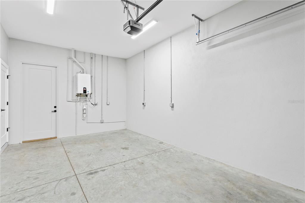 Active With Contract: $4,000 (2 beds, 2 baths, 1679 Square Feet)