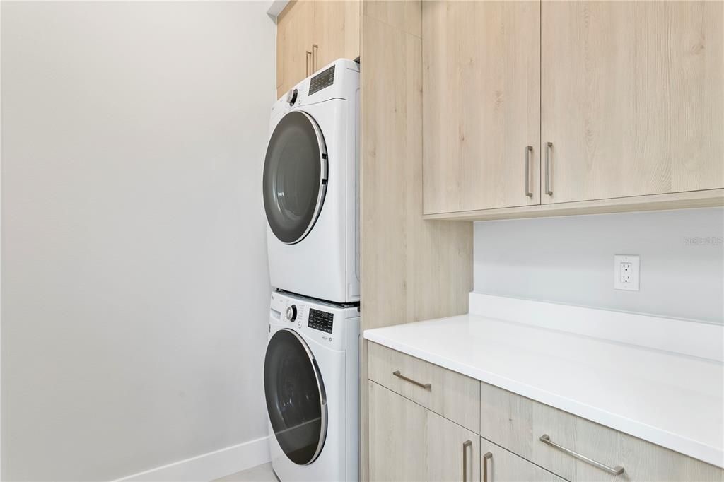 Active With Contract: $4,000 (2 beds, 2 baths, 1679 Square Feet)