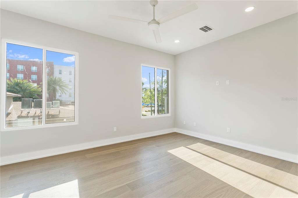Active With Contract: $4,000 (2 beds, 2 baths, 1679 Square Feet)