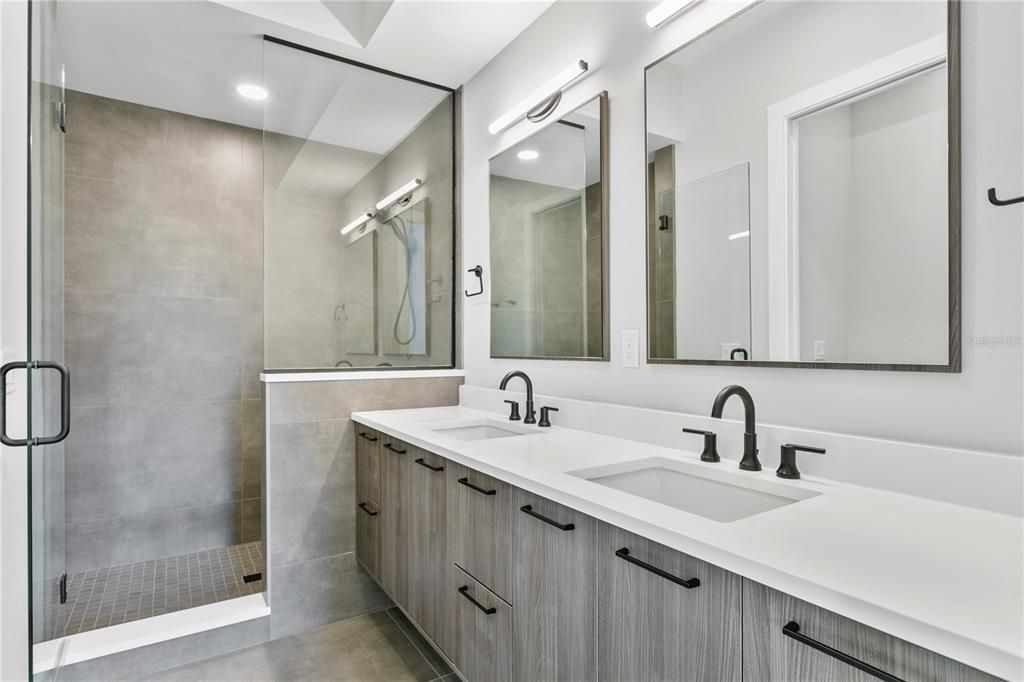 Active With Contract: $4,000 (2 beds, 2 baths, 1679 Square Feet)