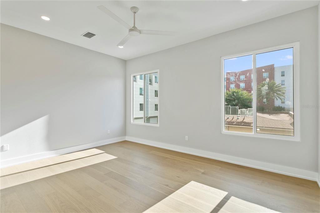 Active With Contract: $4,000 (2 beds, 2 baths, 1679 Square Feet)