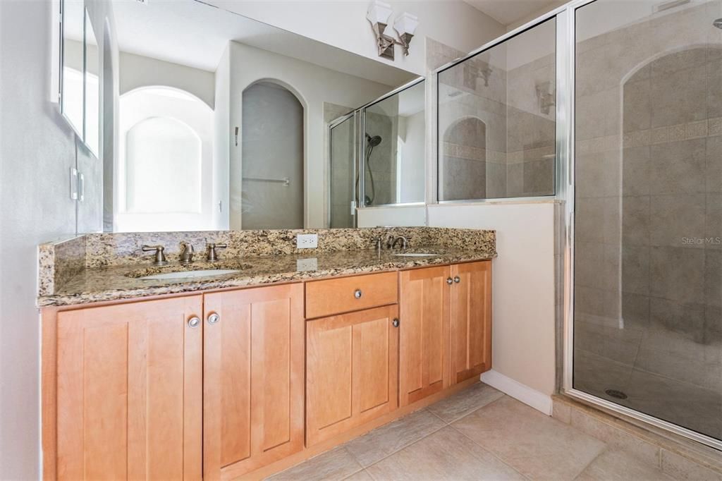 For Rent: $2,400 (2 beds, 2 baths, 1738 Square Feet)