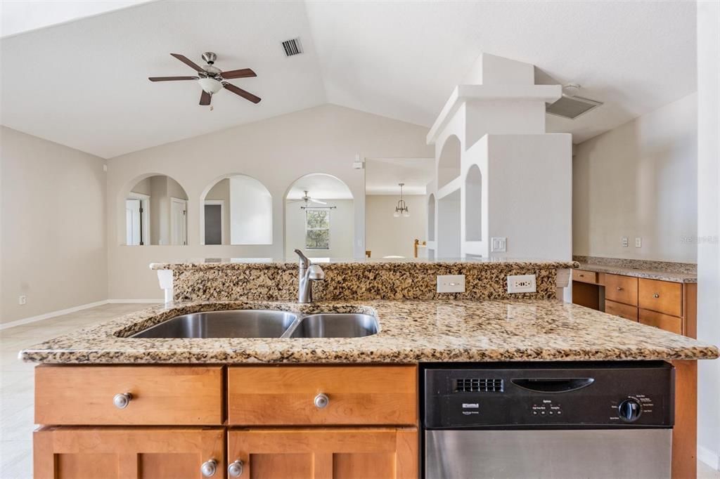 For Rent: $2,400 (2 beds, 2 baths, 1738 Square Feet)