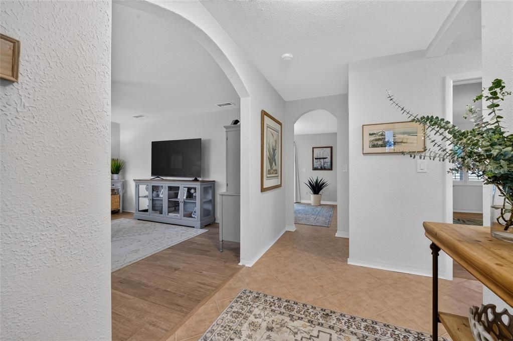 На продажу: $469,900 (3 спален, 2 ванн, 1687 Квадратных фут)