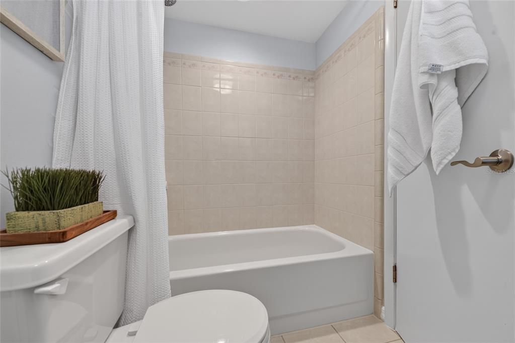 На продажу: $469,900 (3 спален, 2 ванн, 1687 Квадратных фут)