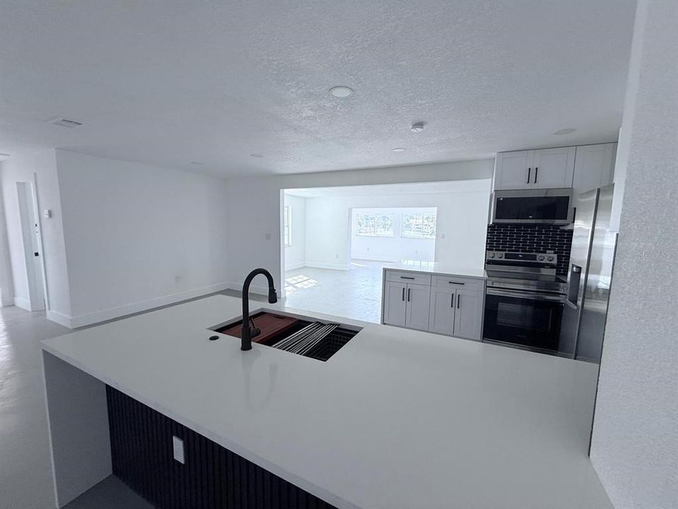 For Rent: $6,250 (3 beds, 2 baths, 1889 Square Feet)