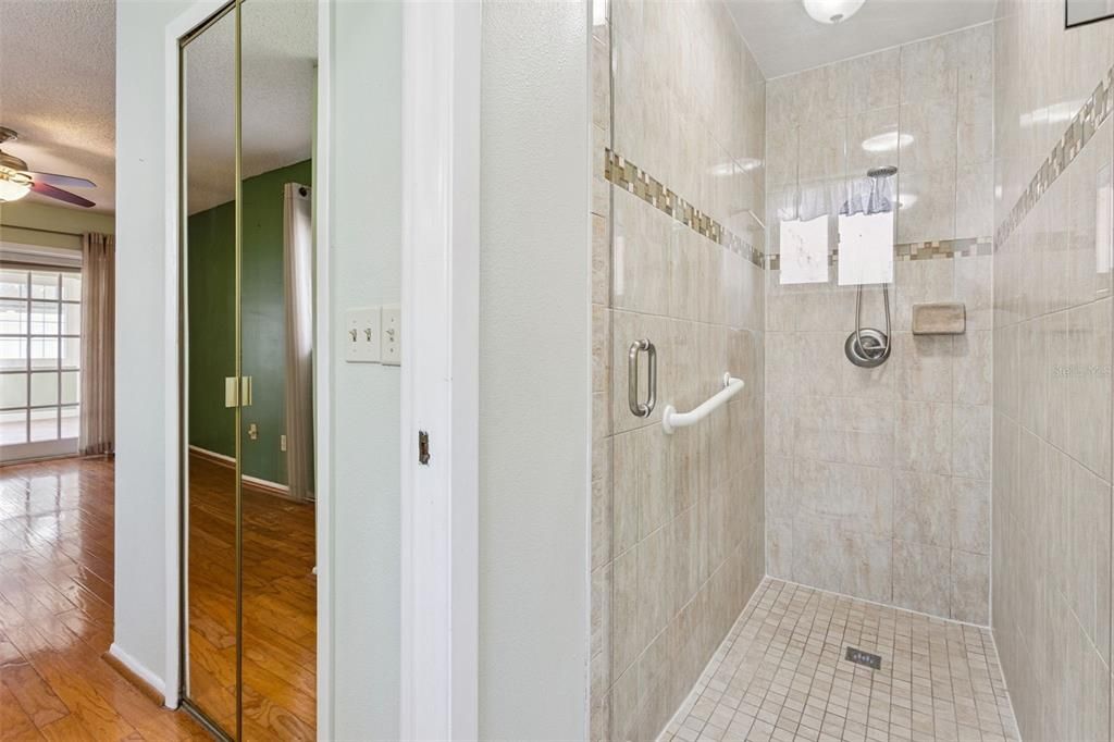 En Venta: $425,000 (4 camas, 2 baños, 2276 Pies cuadrados)