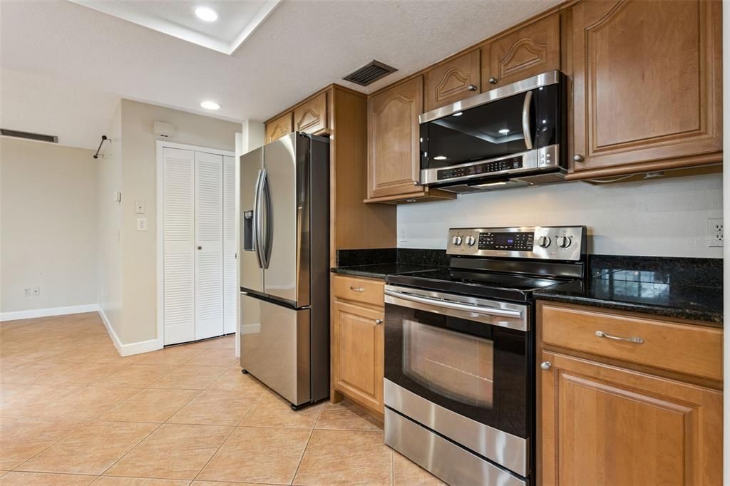 En Venta: $425,000 (4 camas, 2 baños, 2276 Pies cuadrados)
