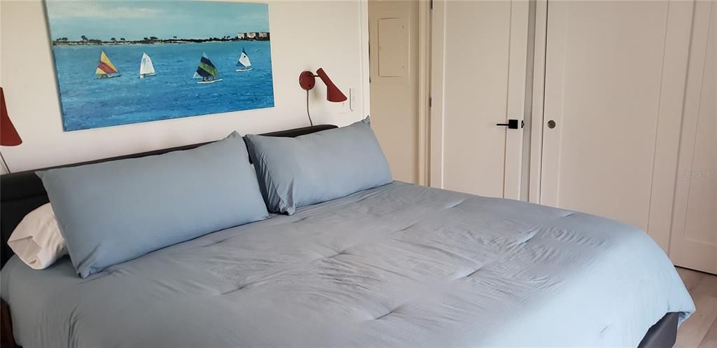 For Rent: $3,400 (2 beds, 2 baths, 1025 Square Feet)