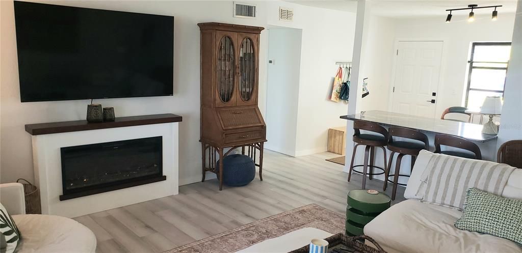 For Rent: $3,400 (2 beds, 2 baths, 1025 Square Feet)