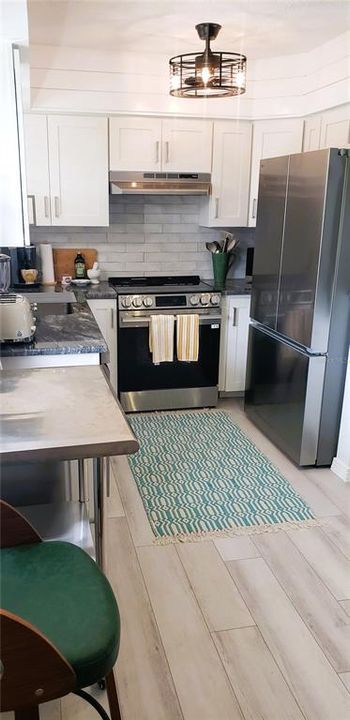 For Rent: $3,400 (2 beds, 2 baths, 1025 Square Feet)