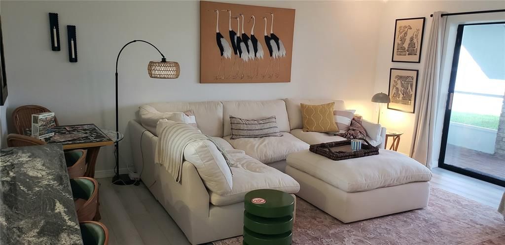 For Rent: $3,400 (2 beds, 2 baths, 1025 Square Feet)
