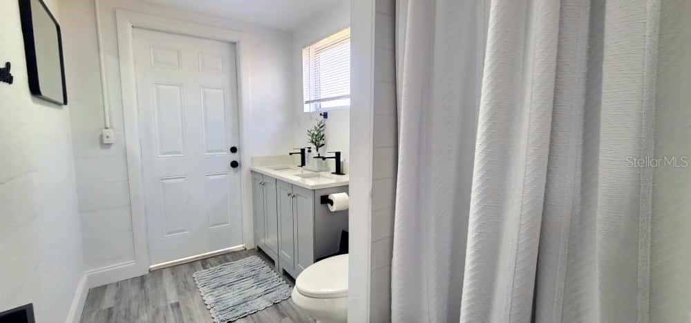 For Rent: $2,200 (3 beds, 2 baths, 1354 Square Feet)