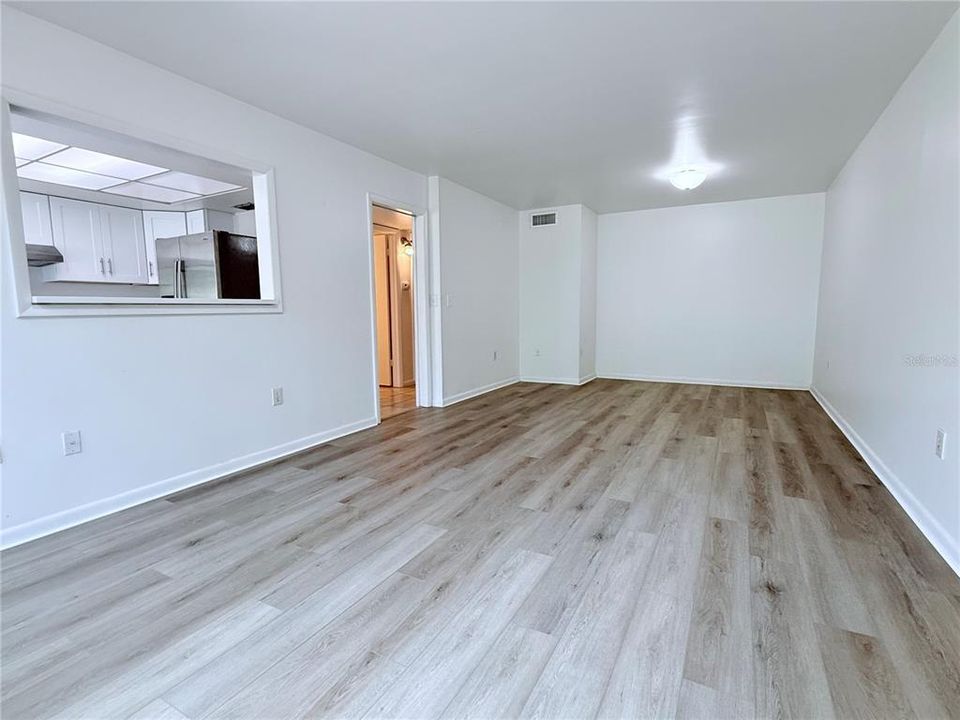 На продажу: $139,900 (2 спален, 1 ванн, 1104 Квадратных фут)