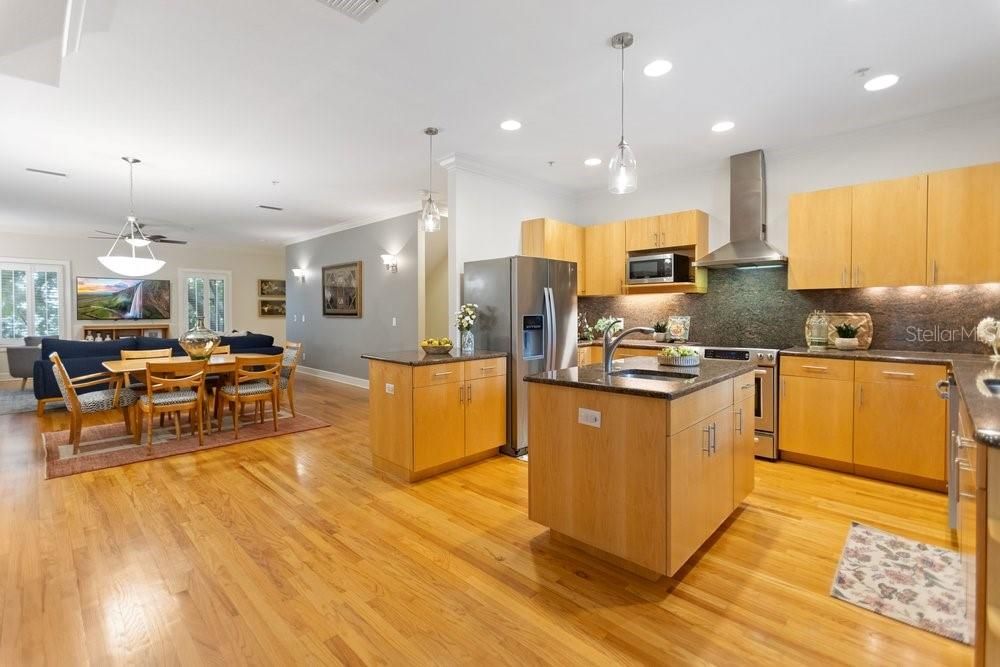 En Venta: $634,999 (3 camas, 3 baños, 2534 Pies cuadrados)