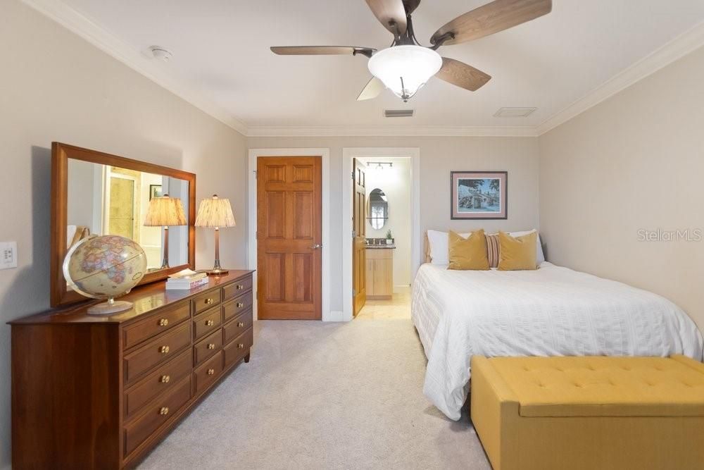 En Venta: $634,999 (3 camas, 3 baños, 2534 Pies cuadrados)