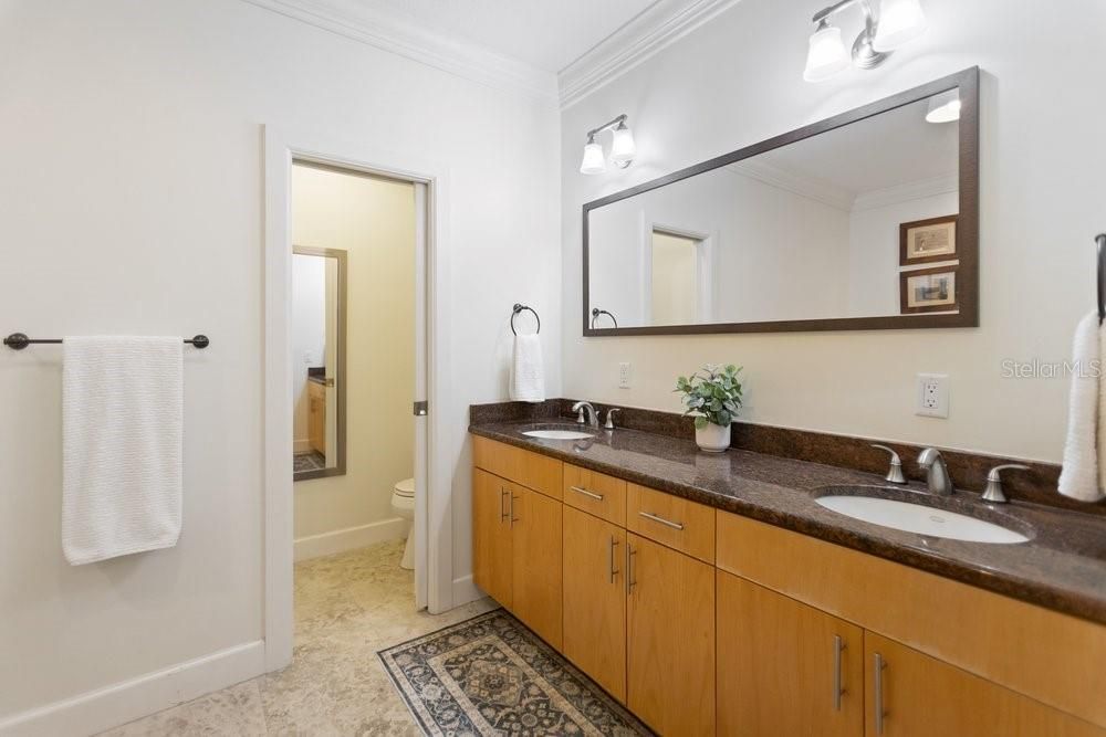 En Venta: $634,999 (3 camas, 3 baños, 2534 Pies cuadrados)