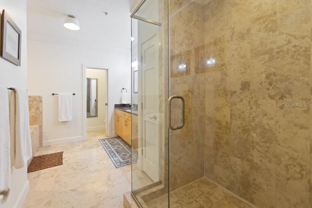 En Venta: $634,999 (3 camas, 3 baños, 2534 Pies cuadrados)
