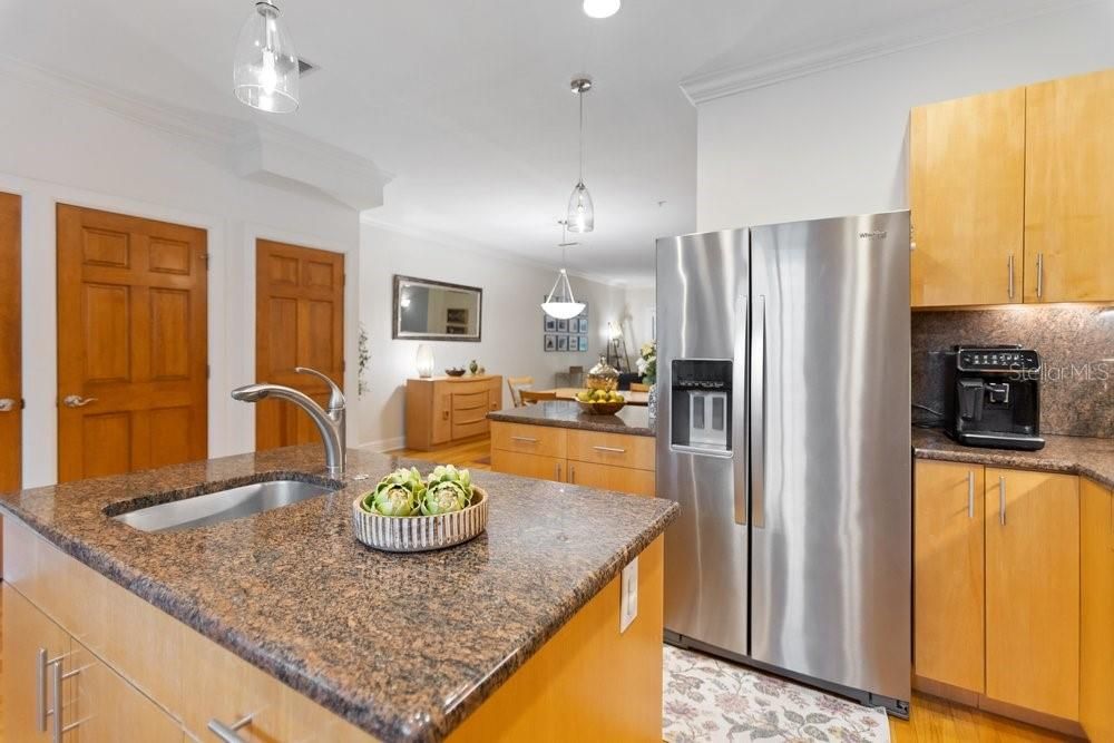 En Venta: $634,999 (3 camas, 3 baños, 2534 Pies cuadrados)