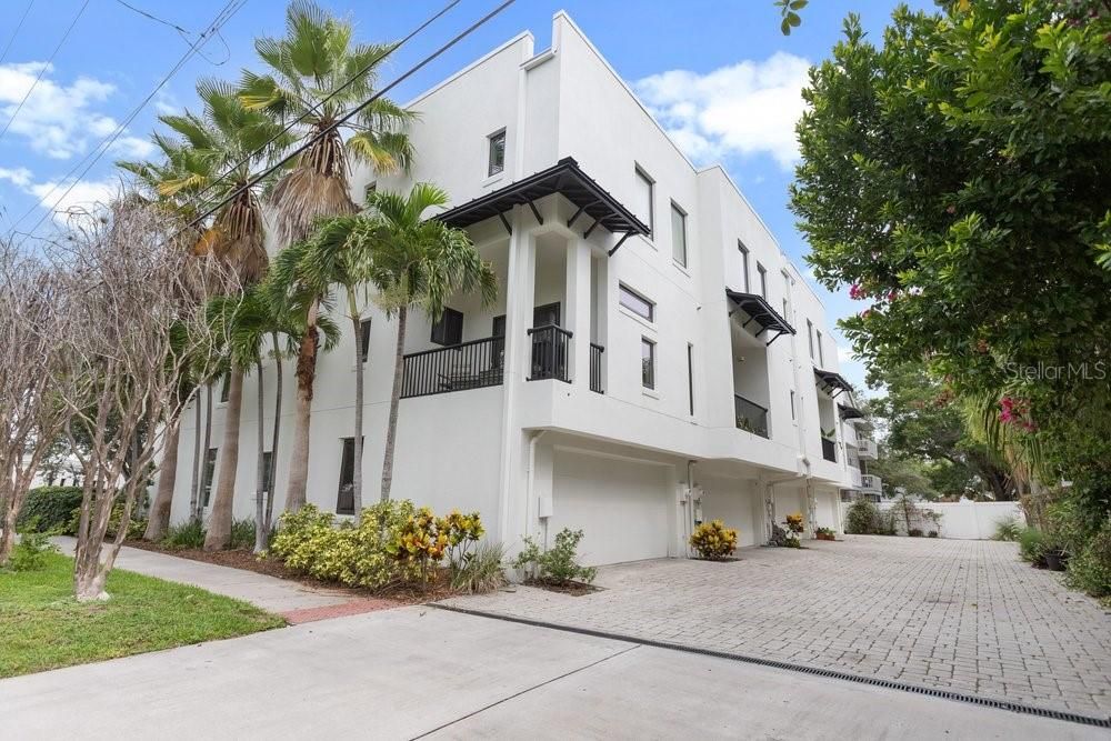 En Venta: $634,999 (3 camas, 3 baños, 2534 Pies cuadrados)