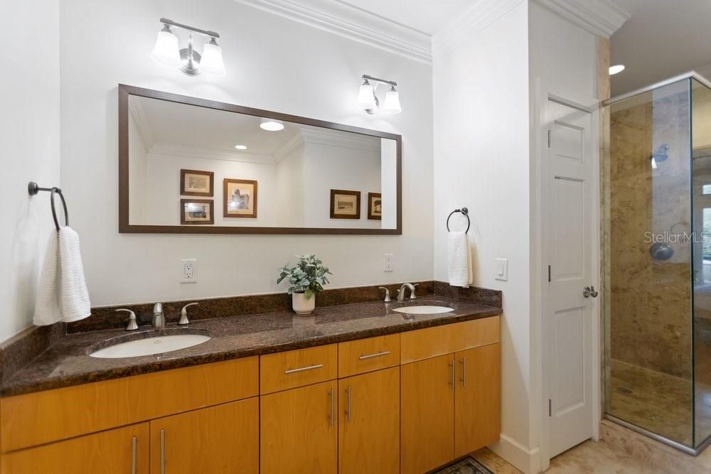 En Venta: $634,999 (3 camas, 3 baños, 2534 Pies cuadrados)