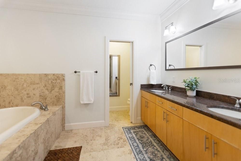 En Venta: $634,999 (3 camas, 3 baños, 2534 Pies cuadrados)