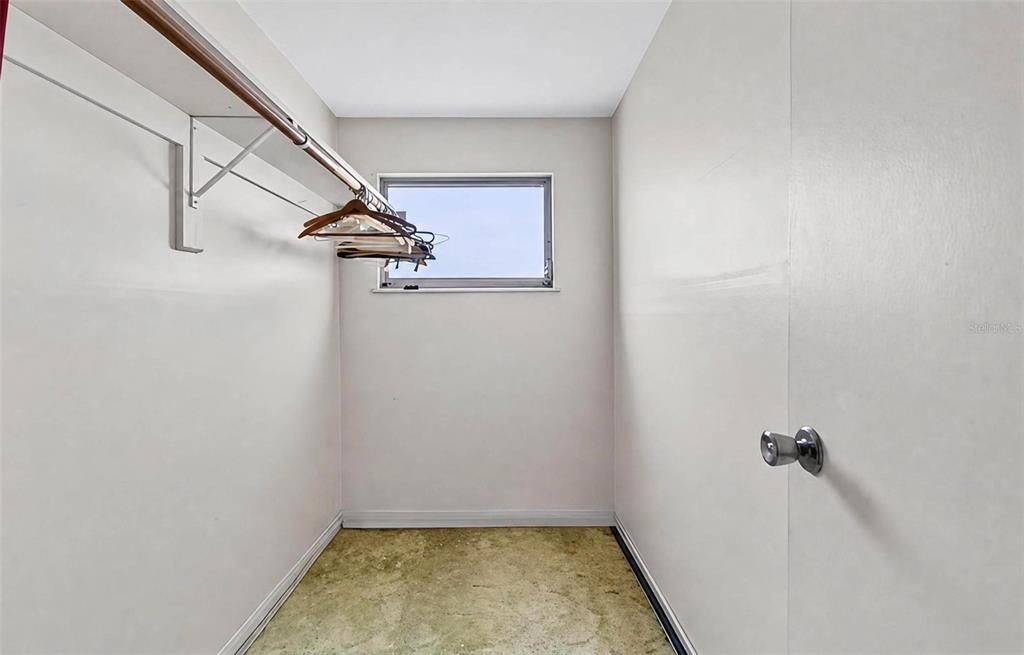 Activo con contrato: $64,900 (2 camas, 1 baños, 950 Pies cuadrados)