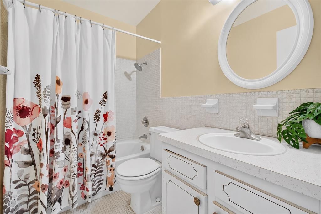 Activo con contrato: $64,900 (2 camas, 1 baños, 950 Pies cuadrados)