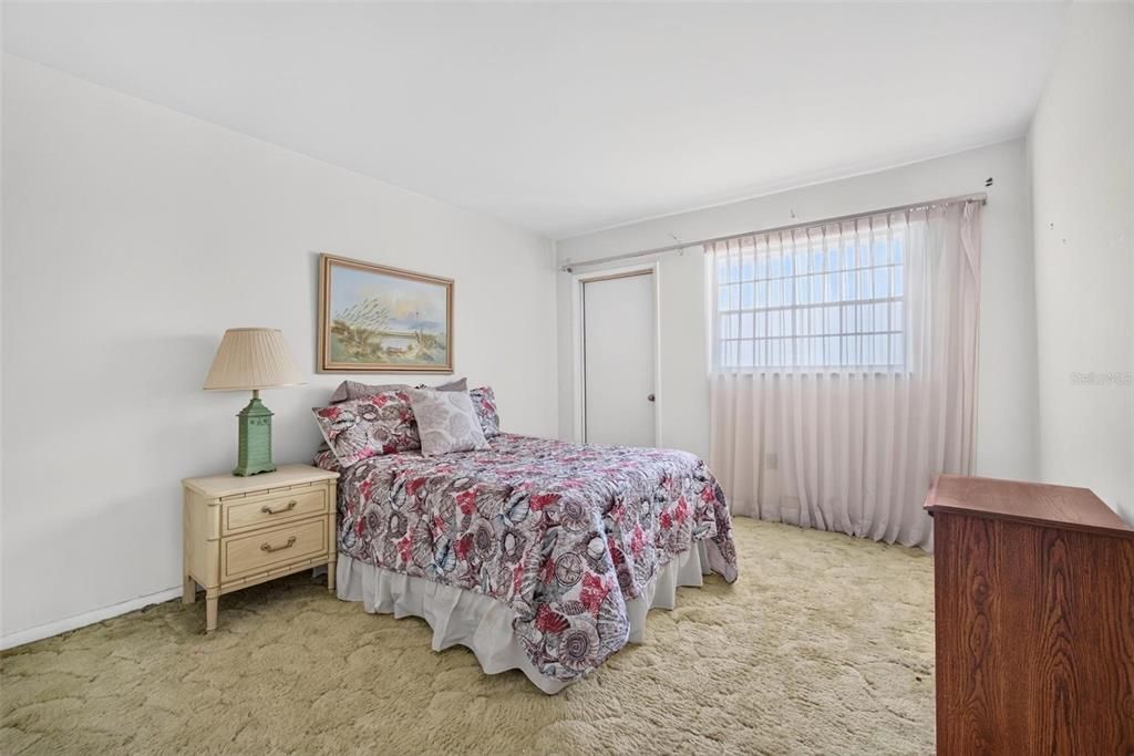 Activo con contrato: $64,900 (2 camas, 1 baños, 950 Pies cuadrados)