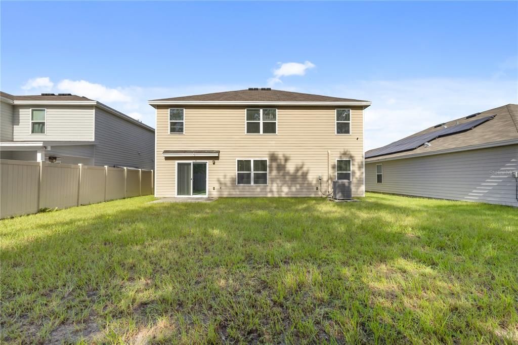 For Sale: $350,000 (5 beds, 3 baths, 2556 Square Feet)