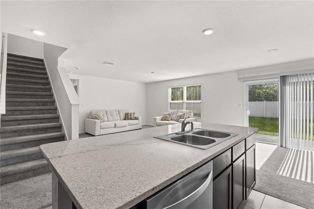 For Sale: $350,000 (5 beds, 3 baths, 2556 Square Feet)