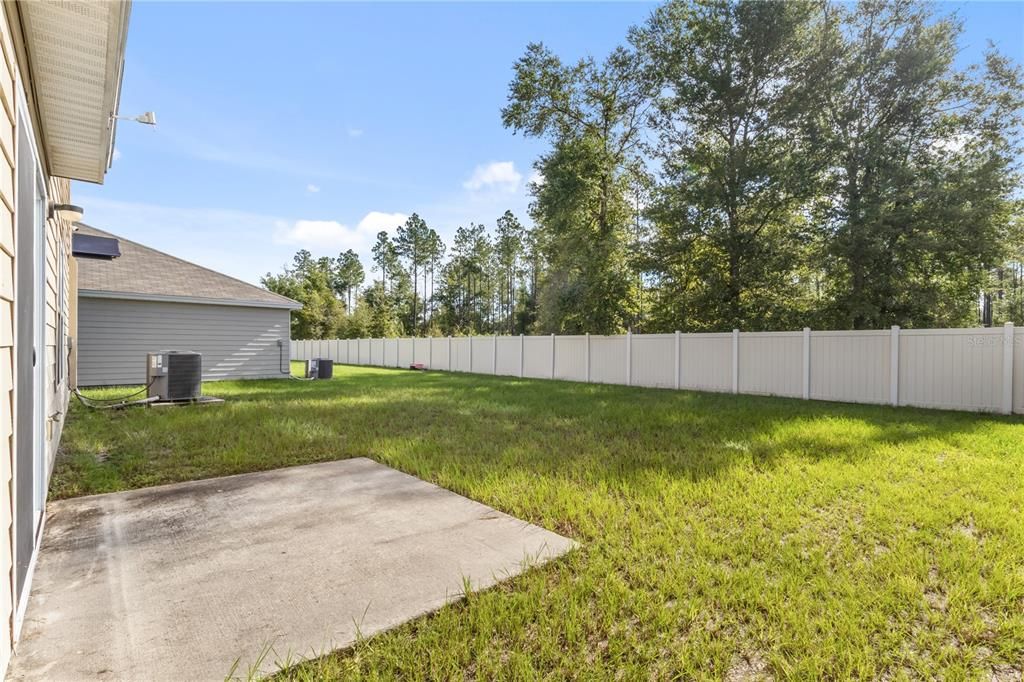 For Sale: $350,000 (5 beds, 3 baths, 2556 Square Feet)