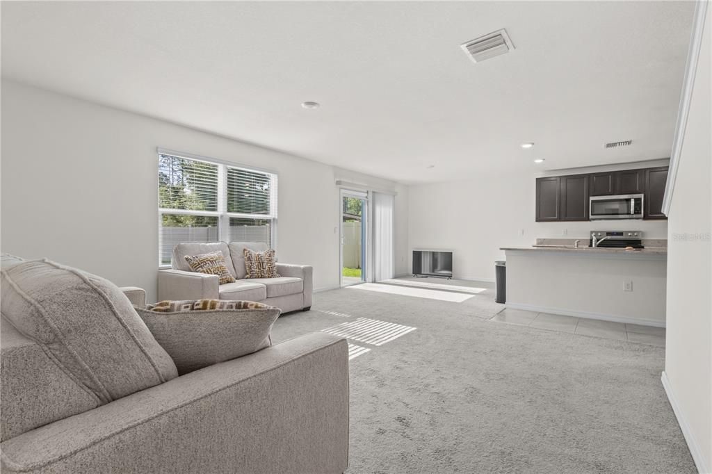 For Sale: $350,000 (5 beds, 3 baths, 2556 Square Feet)