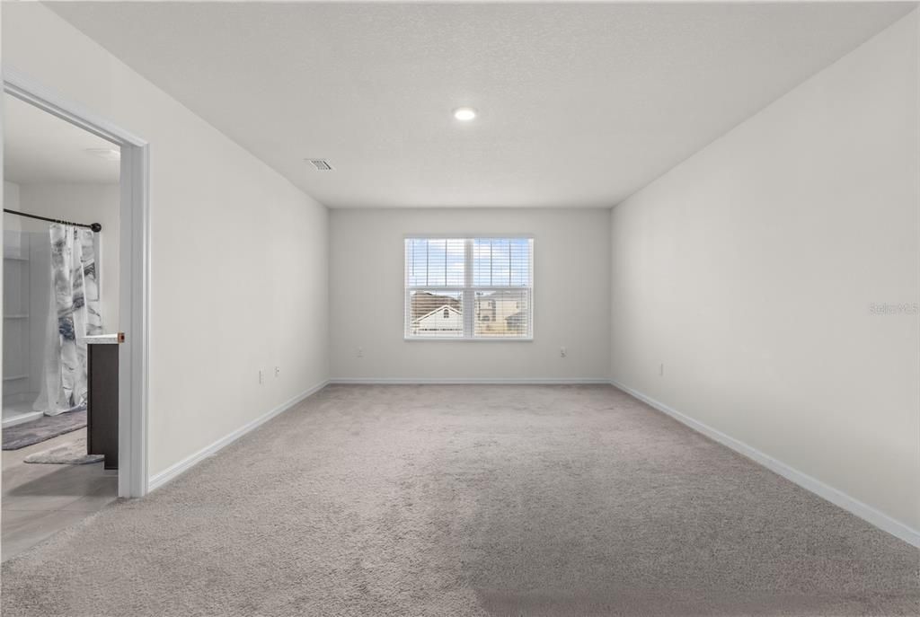For Sale: $350,000 (5 beds, 3 baths, 2556 Square Feet)