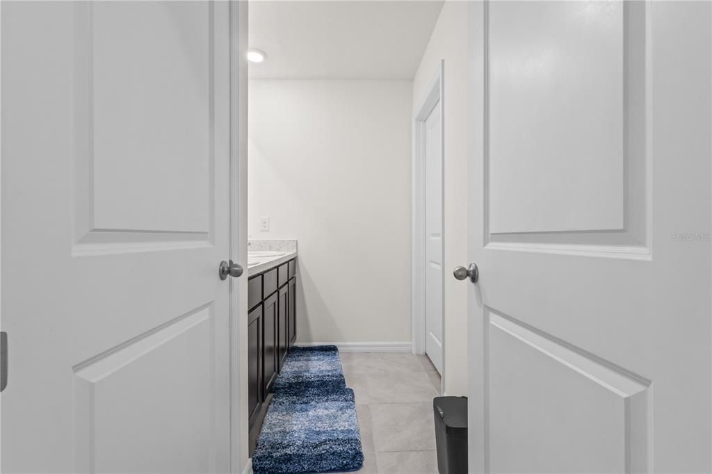 For Sale: $350,000 (5 beds, 3 baths, 2556 Square Feet)
