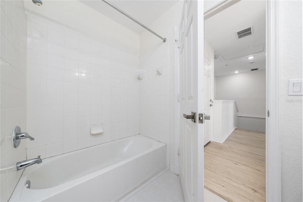 В аренду: $2,000 (3 спален, 2 ванн, 1296 Квадратных фут)