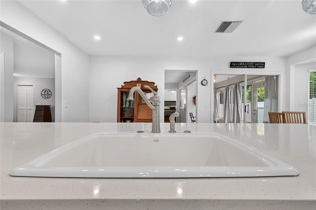 For Sale: $274,900 (2 beds, 2 baths, 1485 Square Feet)