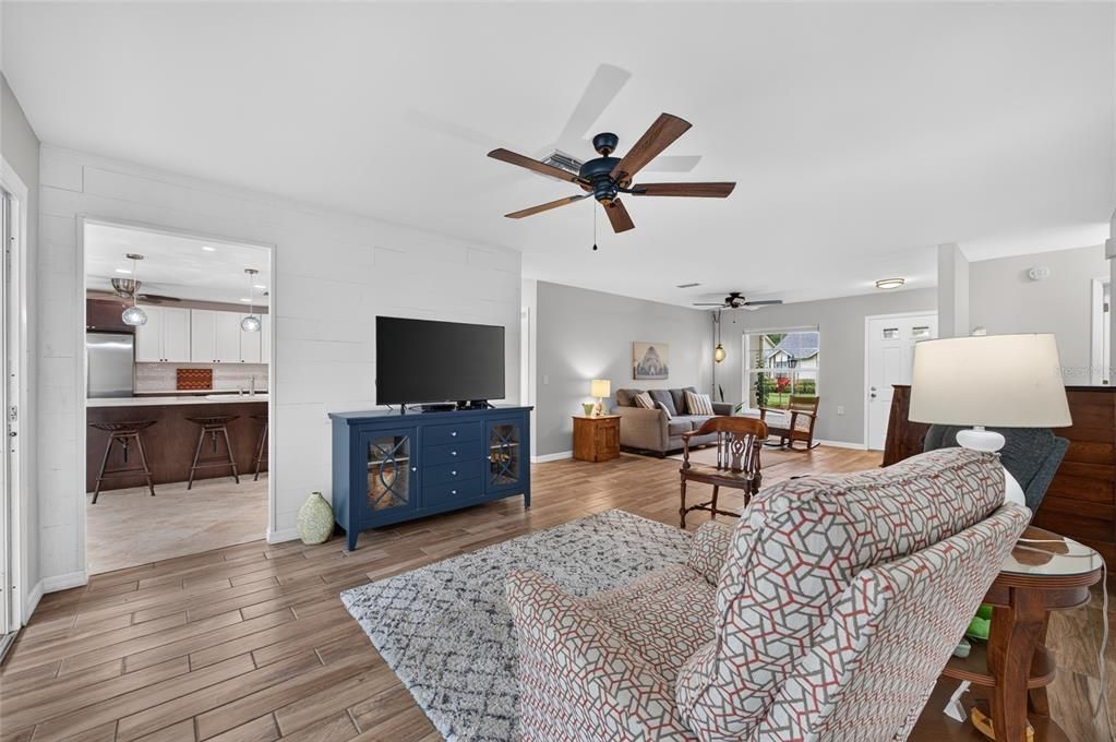 For Sale: $274,900 (2 beds, 2 baths, 1485 Square Feet)