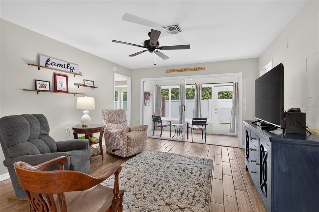 For Sale: $274,900 (2 beds, 2 baths, 1485 Square Feet)