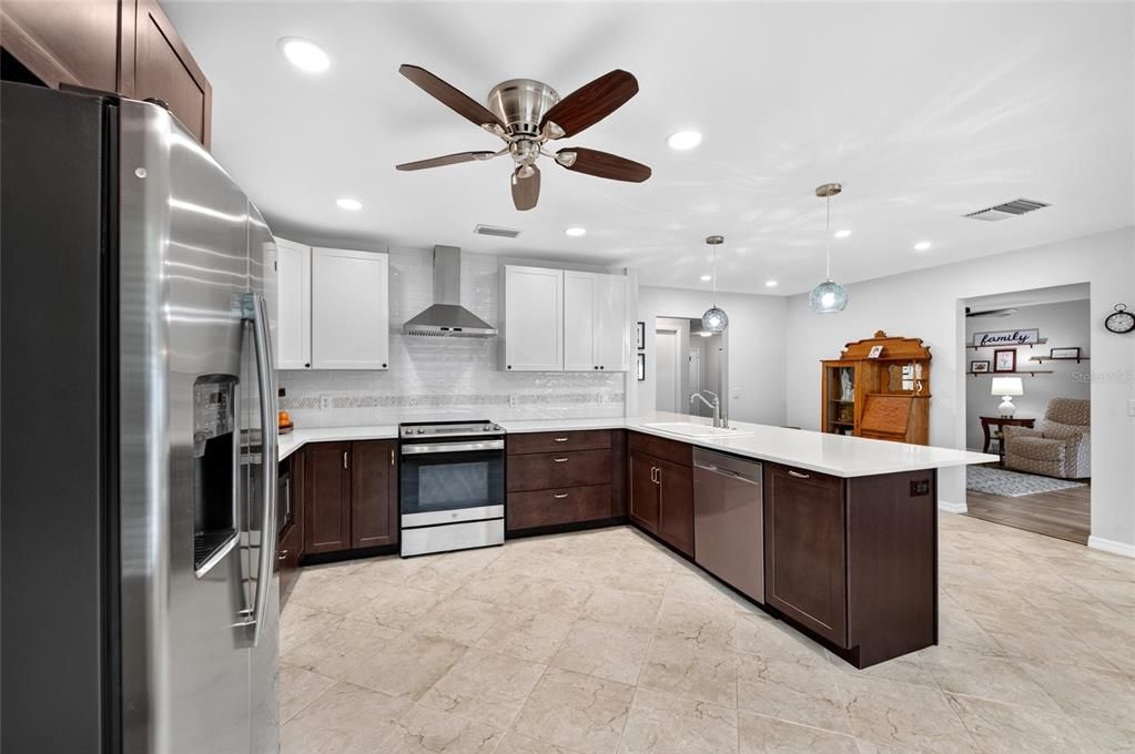 For Sale: $274,900 (2 beds, 2 baths, 1485 Square Feet)