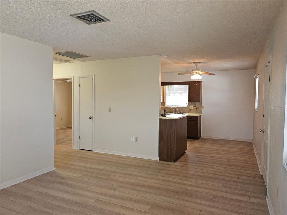 В аренду: $2,200 (2 спален, 1 ванн, 855 Квадратных фут)