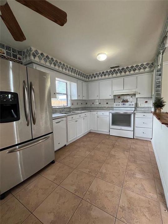 В аренду: $1,850 (3 спален, 2 ванн, 1060 Квадратных фут)
