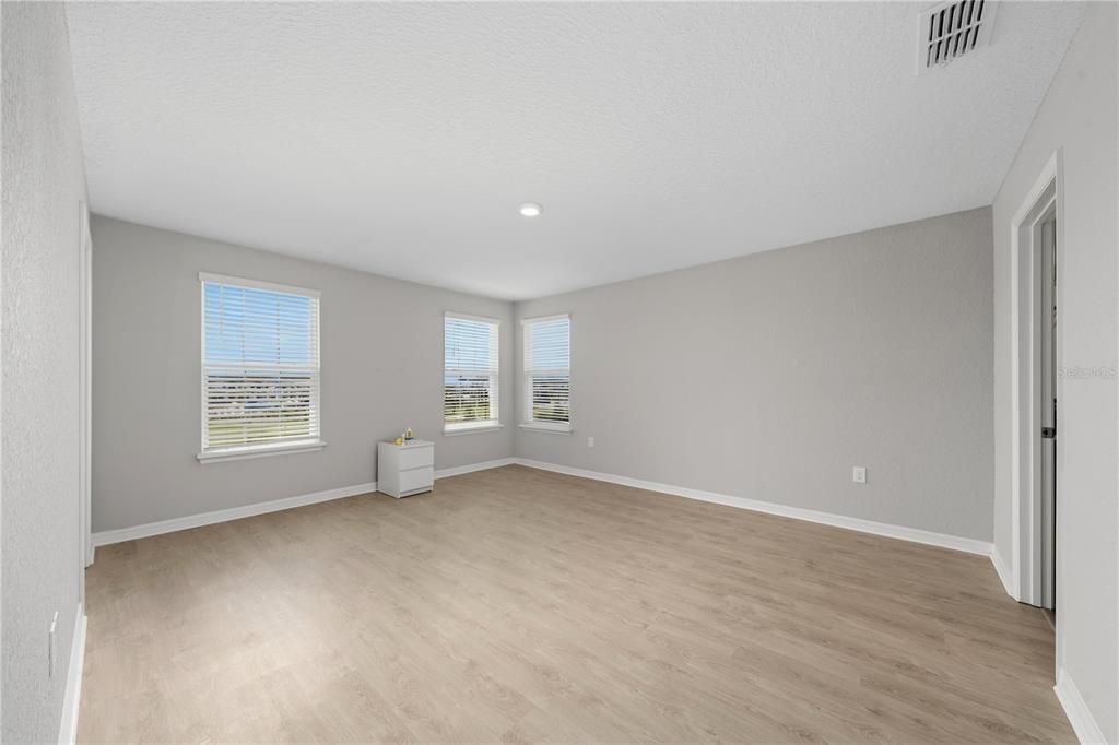 В аренду: $2,800 (4 спален, 2 ванн, 2107 Квадратных фут)
