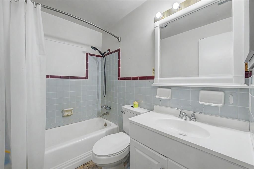 Activo con contrato: $250,000 (3 camas, 2 baños, 1360 Pies cuadrados)