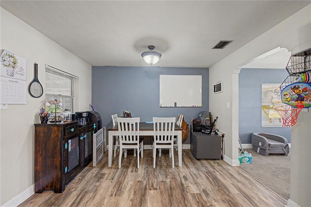 Activo con contrato: $250,000 (3 camas, 2 baños, 1360 Pies cuadrados)