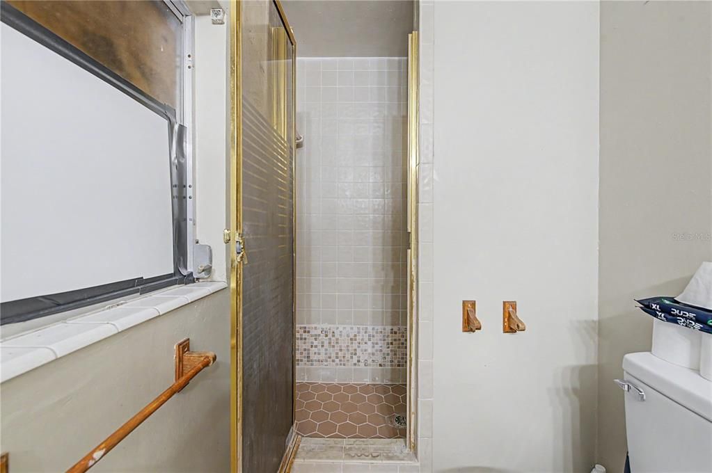Activo con contrato: $250,000 (3 camas, 2 baños, 1360 Pies cuadrados)