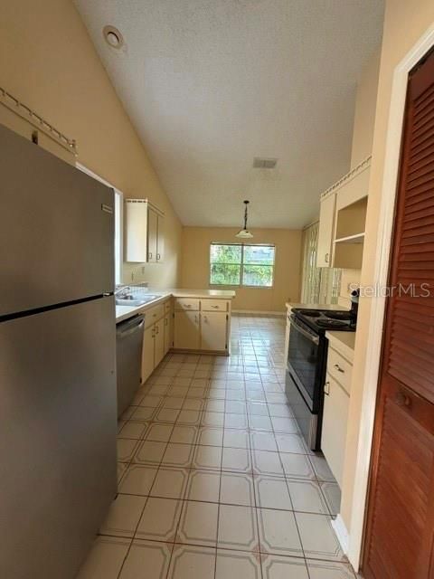 В аренду: $2,600 (3 спален, 2 ванн, 1724 Квадратных фут)
