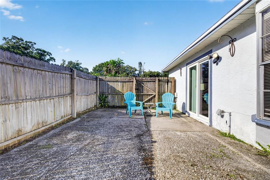 For Sale: $264,900 (2 beds, 1 baths, 797 Square Feet)