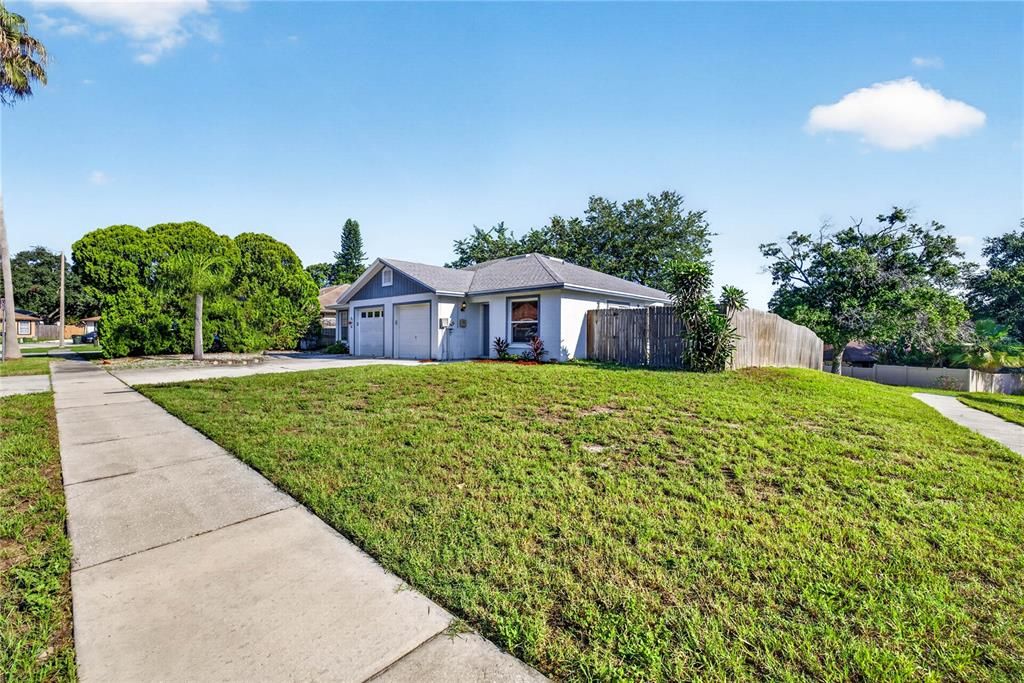 For Sale: $264,900 (2 beds, 1 baths, 797 Square Feet)