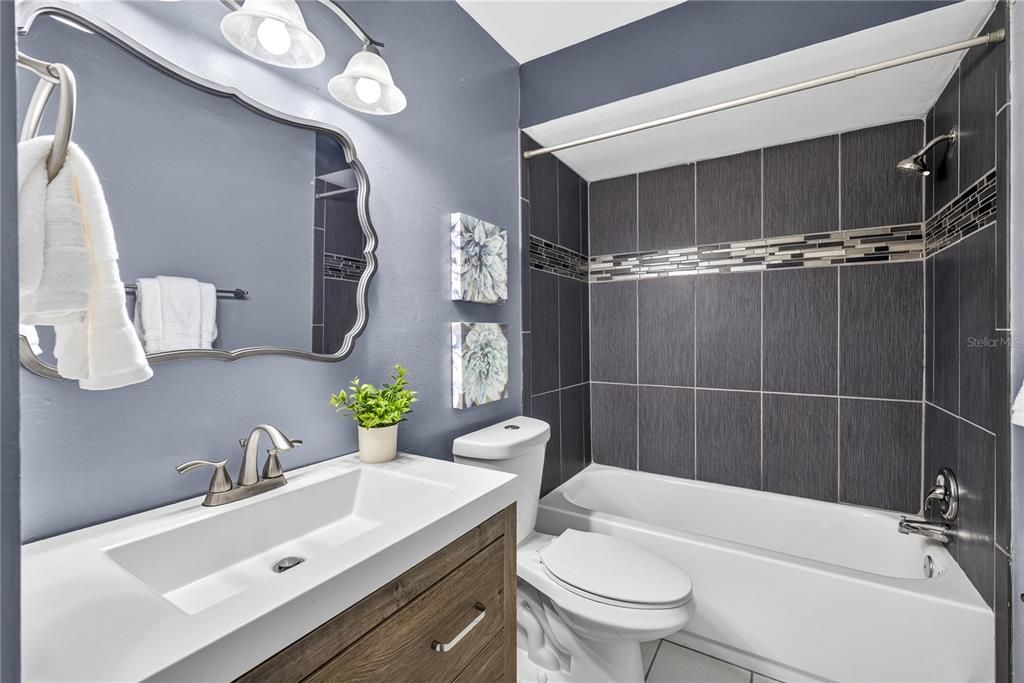 For Sale: $264,900 (2 beds, 1 baths, 797 Square Feet)